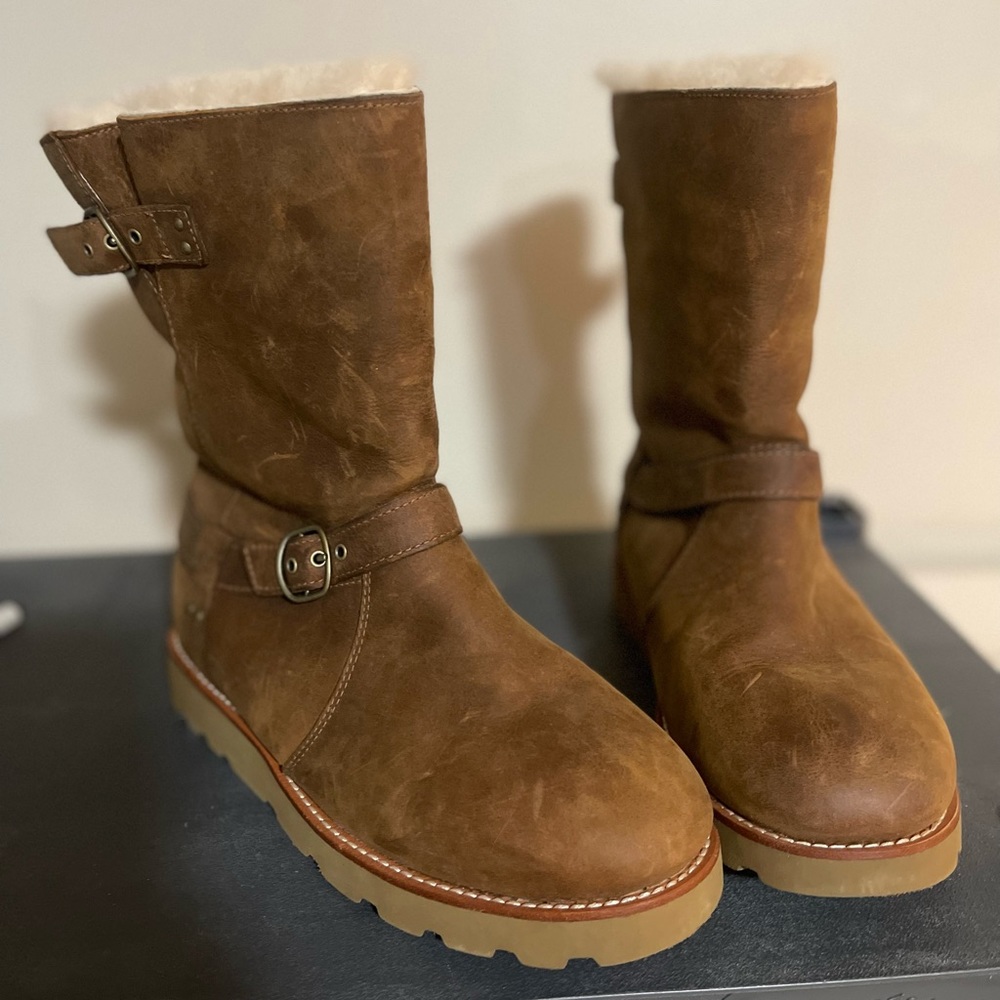 Size 8 Ugg boots